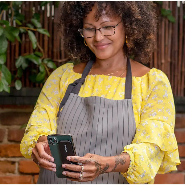 The Always With You Multi-Pack features revolutionary Shuffle Technology™, which allows you to easily and magnetically switch between full frame and pince nez Vision Solutions on your chosen device – perfect for both longer and shorter reads. Make your way through menus, recipes and text messages or enjoy books, articles and reports with two convenient and stylish pairs of functional reading glasses.